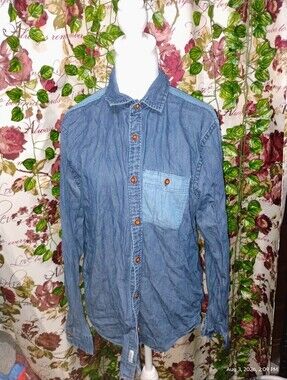 Blue Denim Button-Up Shirt - Casual Chest Pocket